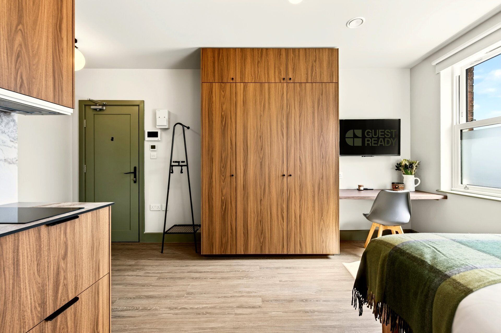 1 bedroom, desk, iron/ironing board, Internet