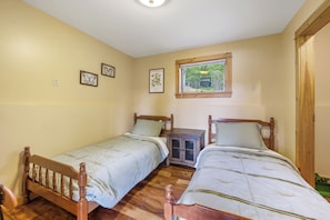 4 habitaciones, tabla de planchar con plancha, wifi y ropa de cama 
