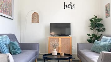 TV connectée, lecteur de DVD, vidéothèque, chaîne hi-fi