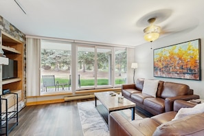 Smart TV - Spacious condo w/ pool & hot tub & near skiing (Vail)