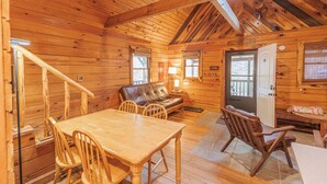 Interior - Cozy Cabin Hideaway in Cave Hollow - Sandstone Dream (Campton)