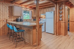 Coffee/tea maker, fridge, microwave, oven