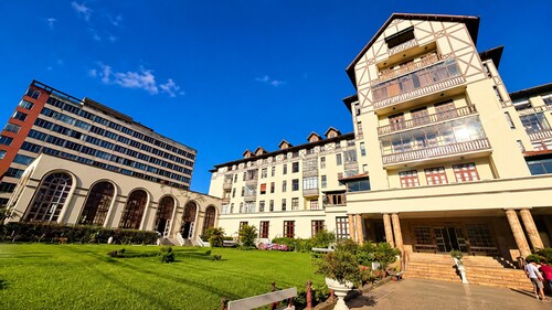 Fireplace | Swimming pool | Barbecue | Sauna | 5 min from the street market