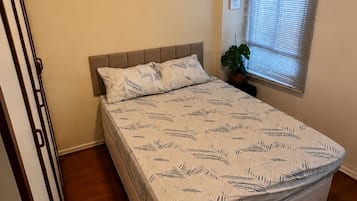 3 slaapkamers, een strijkplank/strijkijzer, gratis wifi, beddengoed