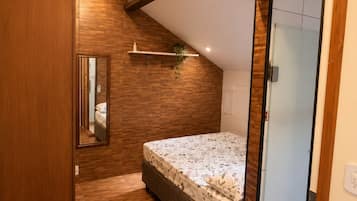 3 bedrooms, iron/ironing board, WiFi (free), bed sheets