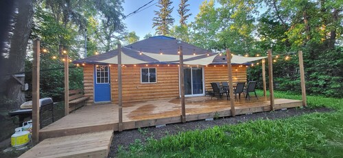 Spacious 4 season Cottage. Pet friendly!