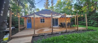 Spacious 4 season Cottage. Pet friendly!