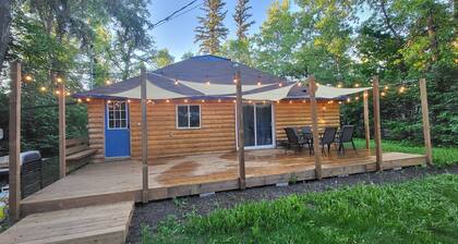 Spacious 4 season Cottage. Pet friendly!