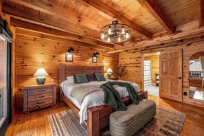 Iron/ironing board, WiFi, bed sheets - Highland Cabin w/ Mountain Views in Chalet Village (Gatlinburg)