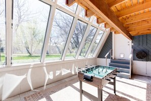 Games room - Apple Orchard Retreat (Idaho Falls)