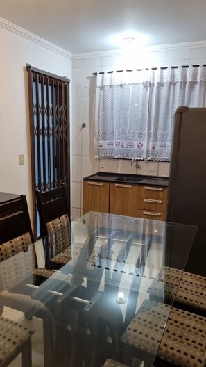 Dining - Duplex 2 dor being 1 suite, covered garage, 2 Split, 2 Smart TV, Prime Video, Globoplay, Max (Florianópolis)