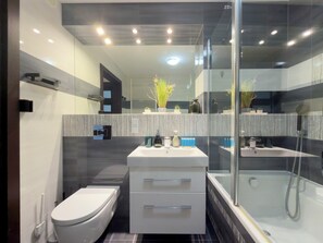 Bathroom - Wroclavia Spacious Apartment (Wrocław)