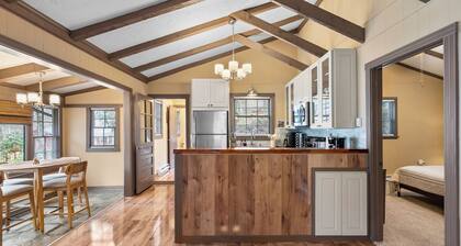 Cozy 2-bedroom house with AC in charming Maggie Valley