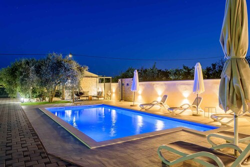 Villa with swimming pool and hot tub