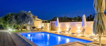 Villa avec piscine et jacuzzi