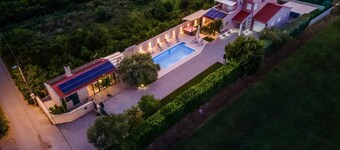 Villa with swimming pool and hot tub