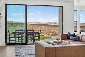 Fernseher, Kamin, Videospiele, Tischfußball