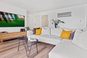 Apartment, 2 Bedrooms, Patio, Lake View | Living area - 10 Horsfield Road (Horsfield Bay)