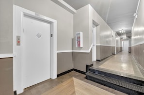 Interior - Gorgeous 3-bedroom apartment with AC in vibrant Flushing (flushing)