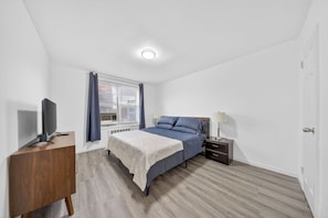 3 bedrooms, WiFi, bed sheets - Gorgeous 3-bedroom apartment with AC in vibrant Flushing (flushing)