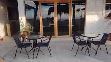 Tempat makan outdoor