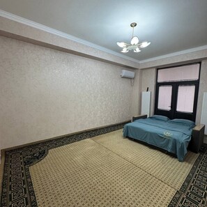Iron/ironing board, WiFi, bed sheets - Art House I Уютная 2-комн. квартира для семей и командировок, Ташкент (Tashkent)