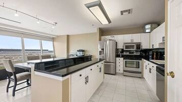 Coffee/tea maker, fridge, microwave, oven
