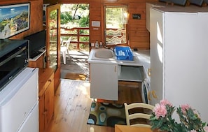 Coffee/tea maker, fridge, microwave, cookware/dishes/utensils - Nice home in Saint-Jean-du-Pin with WiFi (Saint-Jean-du-Pin)