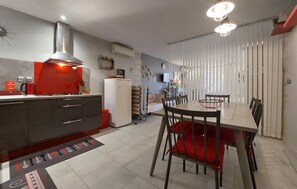 Dining - Beautiful home in Champagne Mouton with WiFi (Champagne Mouton)