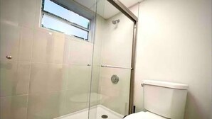 Bathroom - Cozy 1-bedroom apartment in gorgeous Miami Next to Miami International’s Airport (Miami)