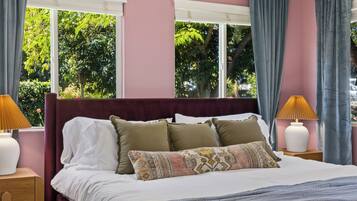 4 bedrooms, iron/ironing board, WiFi (free), bed sheets