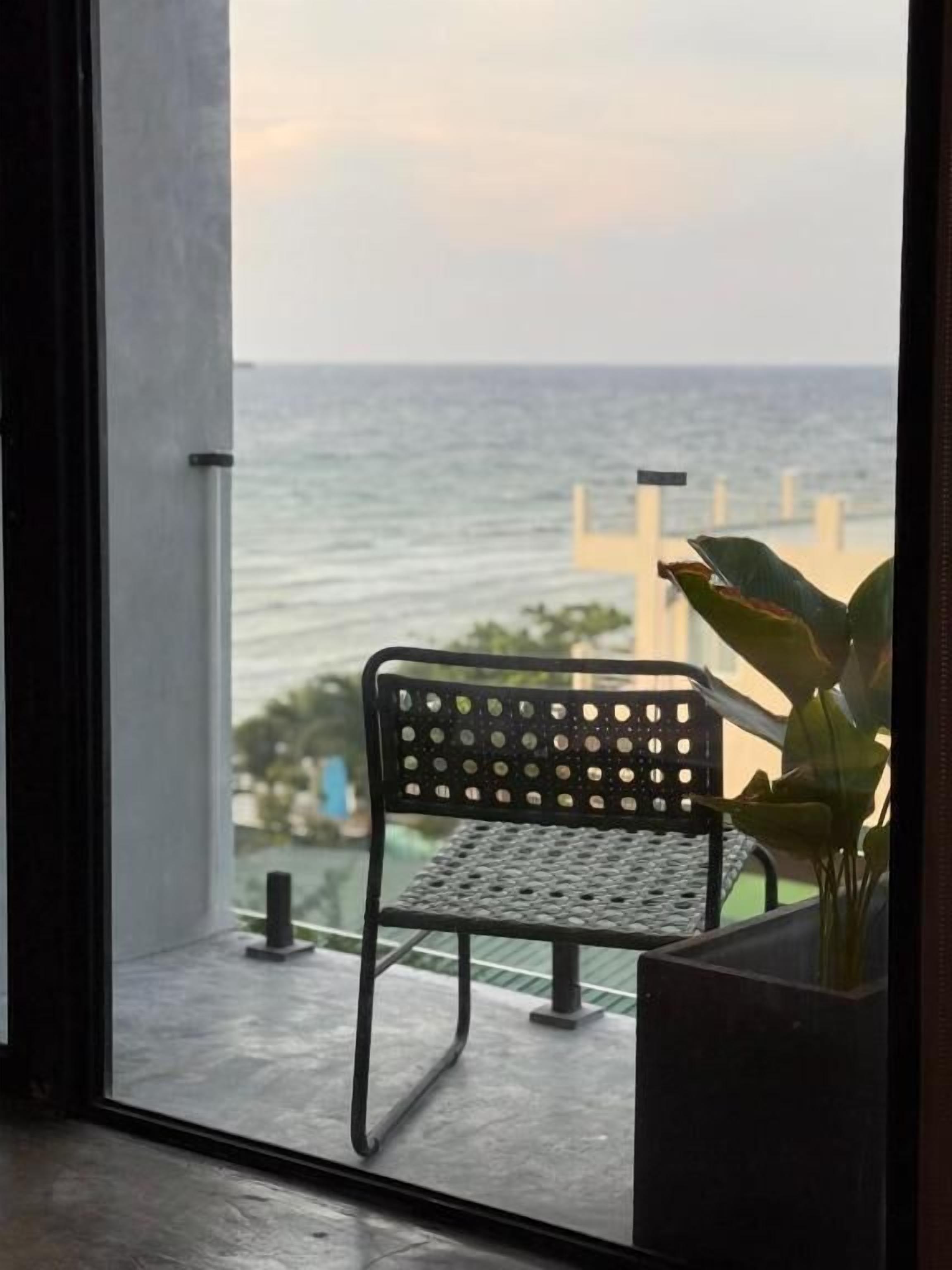 Deluxe Quadruple Room, Balcony, Partial Sea View | Interior