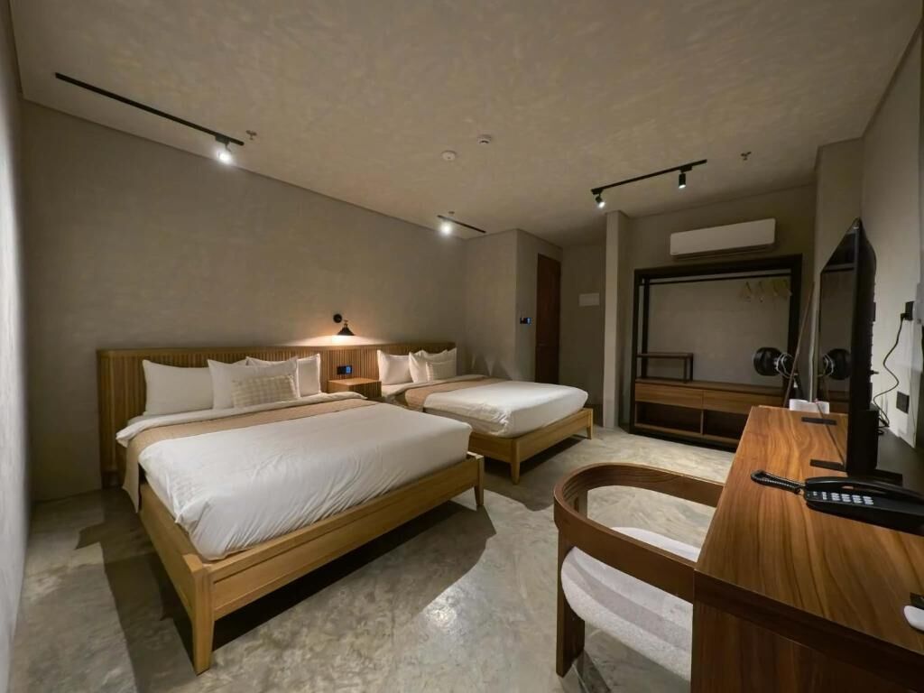 ห้องซูพีเรียสำหรับสี่ท่าน, เห็นวิวทะเลบางส่วน |  ตู้นิรภัยในห้องพัก, ผ้าม่านกันแสง, เตารีด/โต๊ะรีดผ้า, Wi-Fi ฟรี