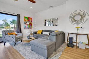 Smart TV - Desert Princess: Golf Course, Community Pool & Spa (Cathedral City)
