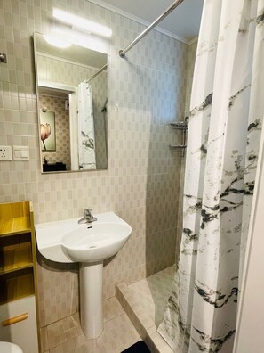 Hair dryer, towels, soap, toilet paper - Innocondo Extended Stay Xuhui Wuyuan Road (Shang Hai Shi)
