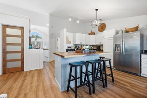 Coffee/tea maker, fridge, microwave, oven - Spacious Foothills Retreat | Sleeps 10 | Horizon Views | Ping Pong | Gym Space | Minutes to Downtown (Boise)