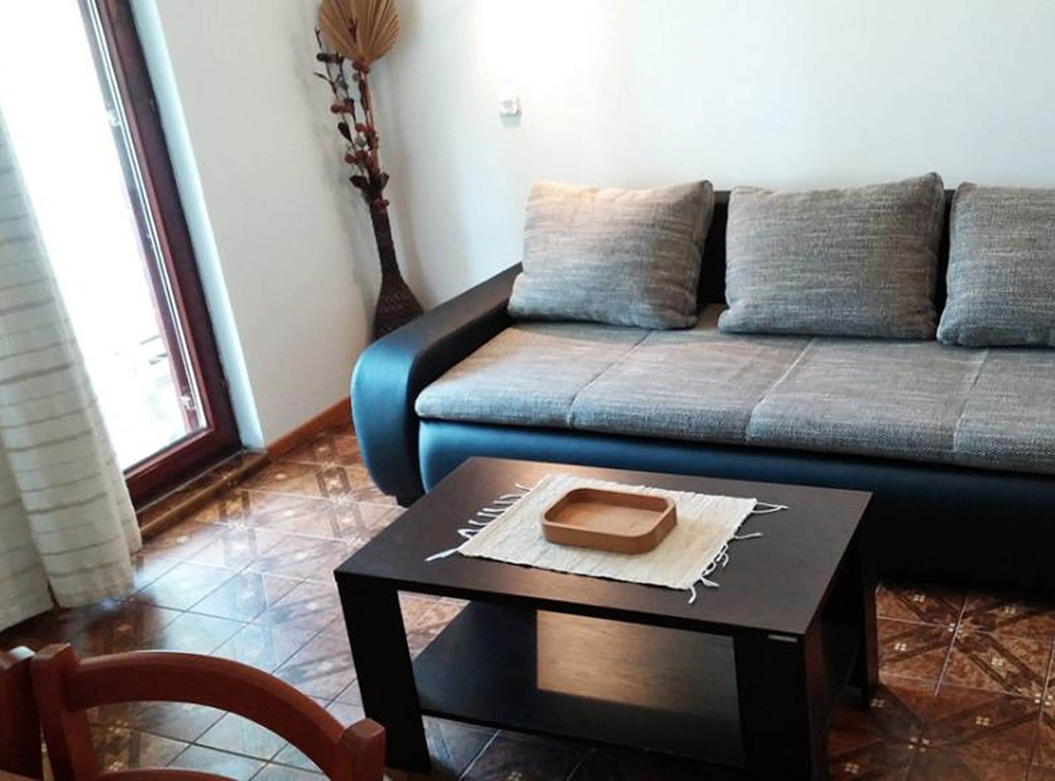 Leilighet (Classic One Bedroom Apartment with Te) | Oppholdsrom | En 32-tommers Flatskjerm-TV med Parabol-TV