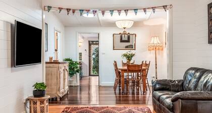 Camellia Cottage - Historic Charm in the Heart of Alstonville