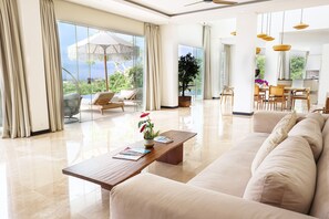 Villa, 6 Schlafzimmer, Meerblick | Wohnbereich | 36-Zoll-LCD-Fernseher mit Kabelempfang