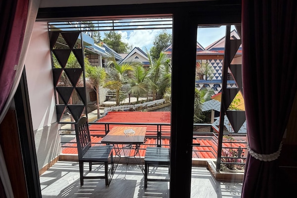 Deluxe Double Room | In-room safe, desk, iron/ironing board (on request), WiFi (free)