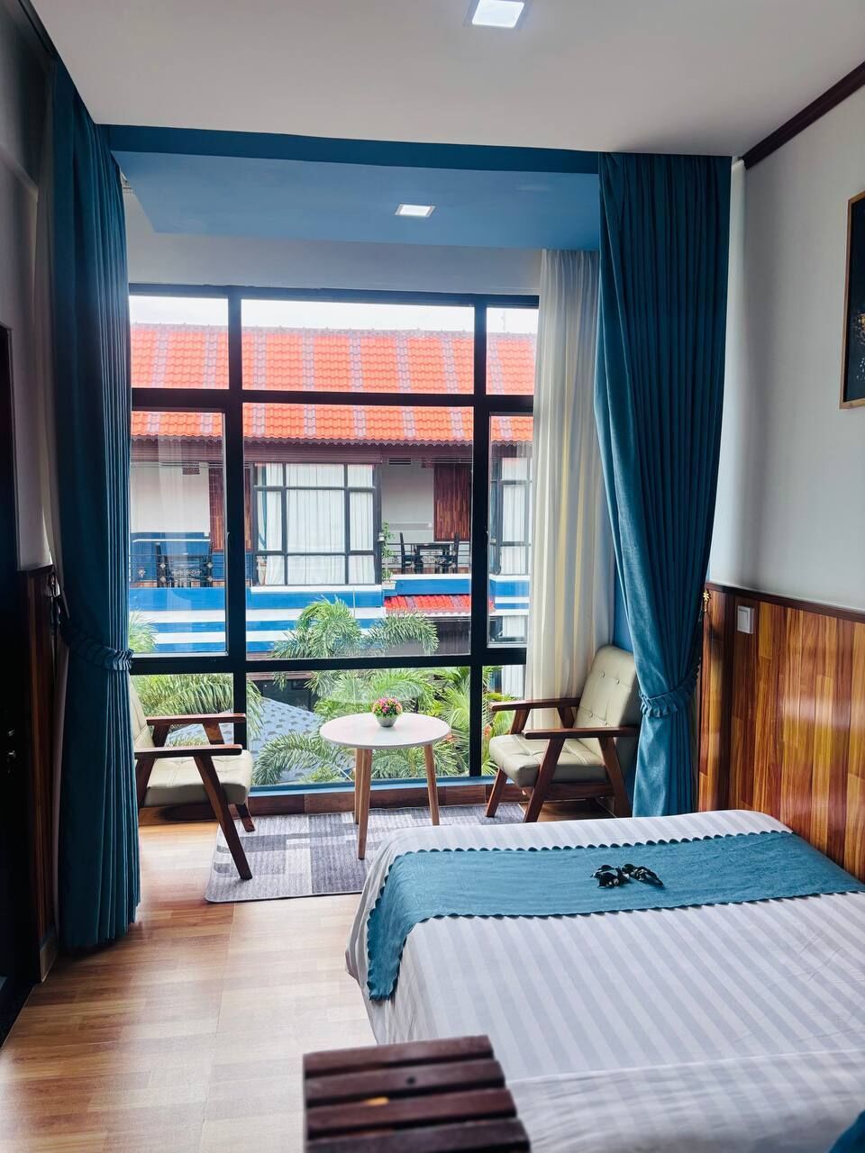 Deluxe Twin Room | In-room safe, desk, iron/ironing board (on request), WiFi (free)