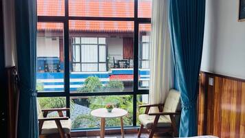 Deluxe Twin Room | In-room safe, desk, iron/ironing board (on request), WiFi (free)