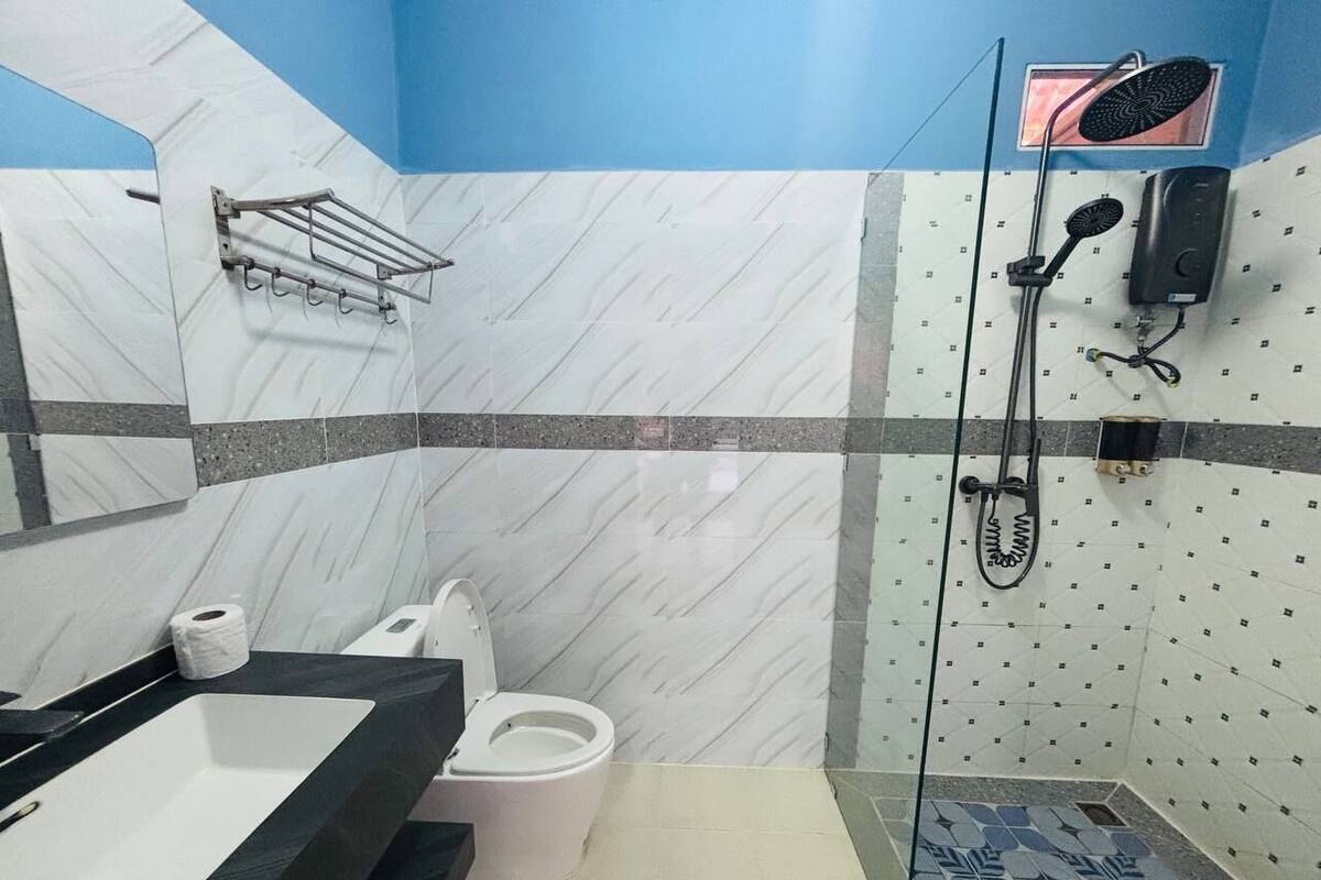 In-room safe, desk, iron/ironing board (on request), WiFi (free)