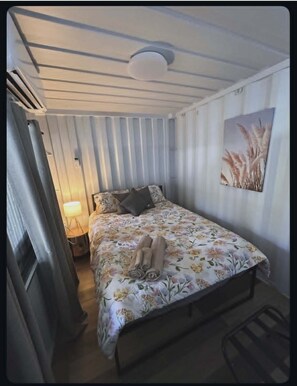 Iron/ironing board, WiFi, bed sheets - Outback Container House (Happy Valley)
