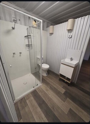 Shower, hair dryer, towels, soap - Outback Container House (Happy Valley)