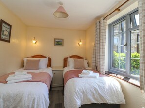 Room - CHESTNUT, pet friendly, with a garden in Lympsham (Weston-super-Mare)