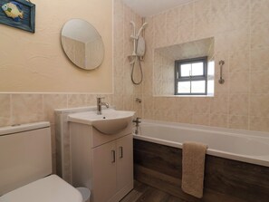 Bathroom - CHESTNUT, pet friendly, with a garden in Lympsham (Weston-super-Mare)
