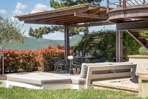 Property grounds - Heated Infinity Pool | Restored Farmhouse & Views (Umbertide)