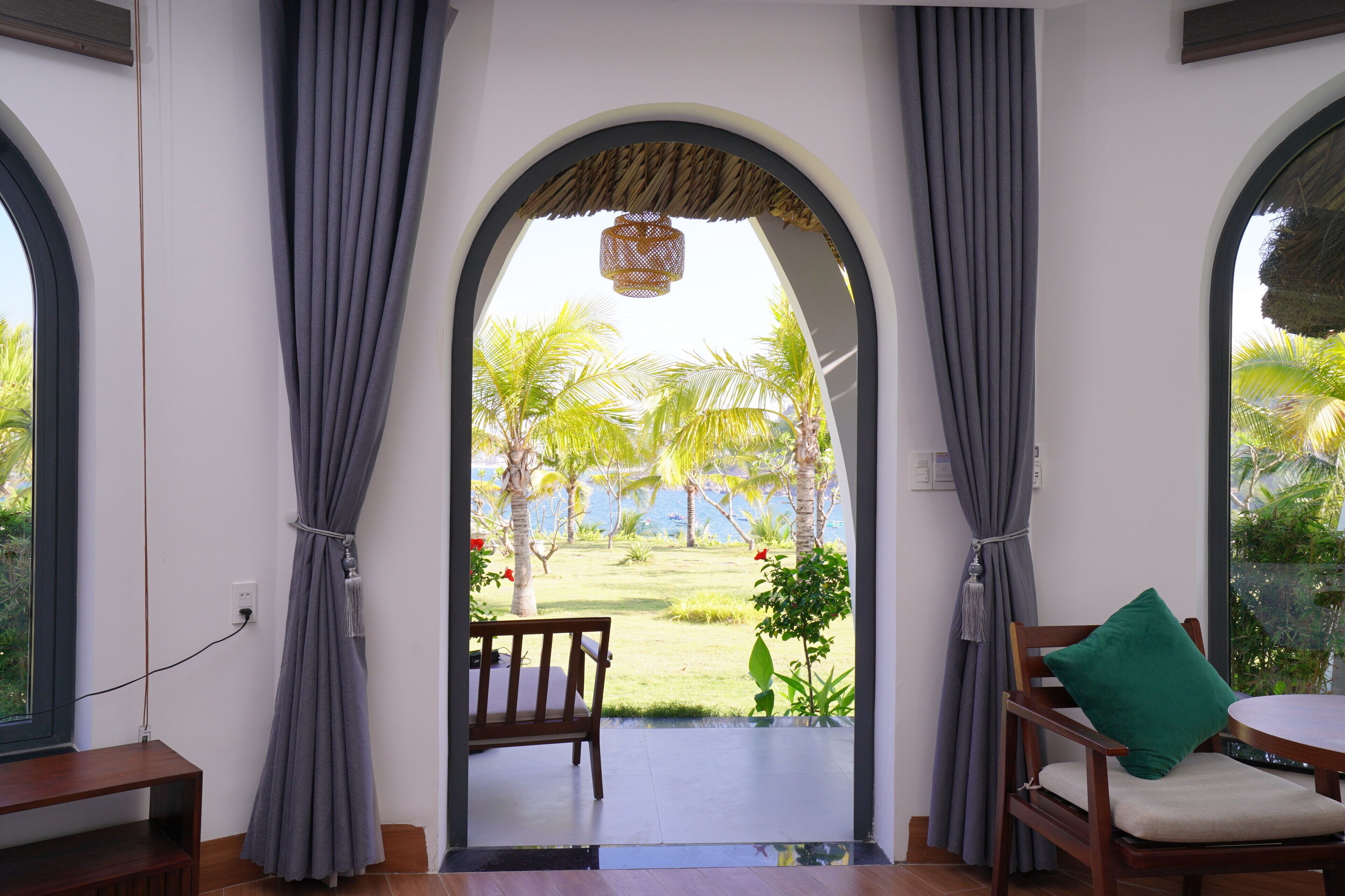 Luxury Bungalow, 1 Queen Bed, Ocean View | Interior