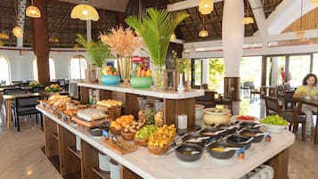 Free daily buffet breakfast